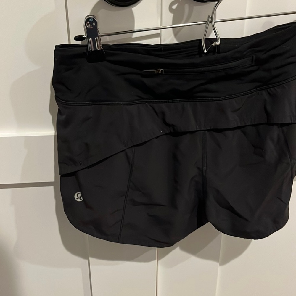 Lululemon 2.5” speed up shorts